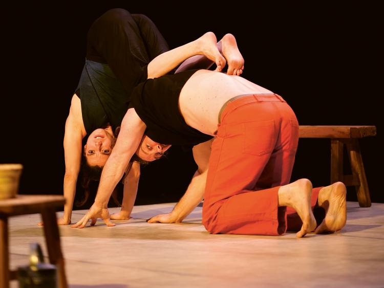 Photo de deux acrobates